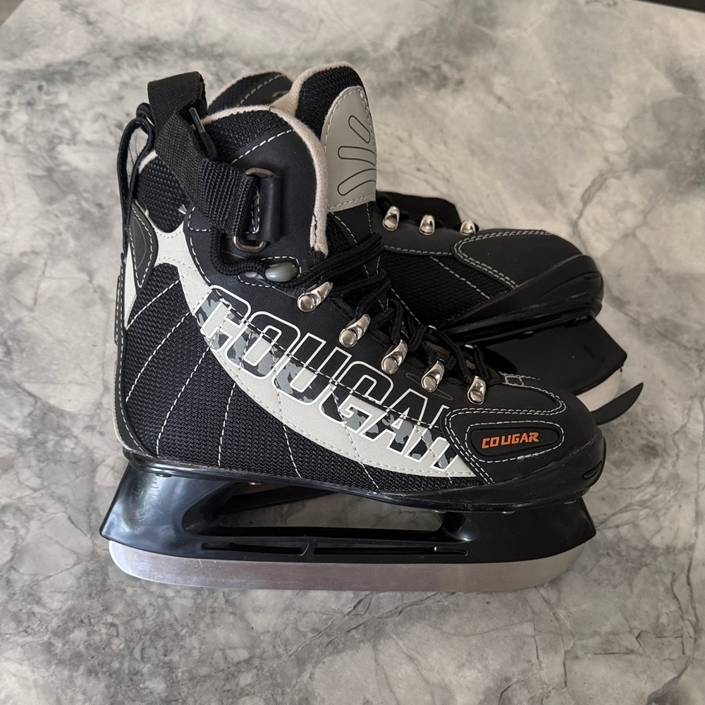 Cougar Youth Hockey Skates Sz 4
